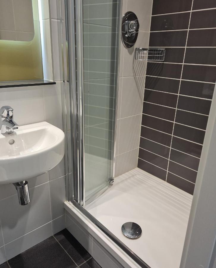 Ensuite For Ireland Students Only, - Sk Apartment